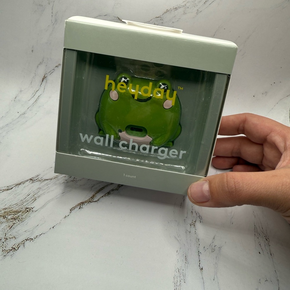 Heyday Frog Design Wall Charger in Green